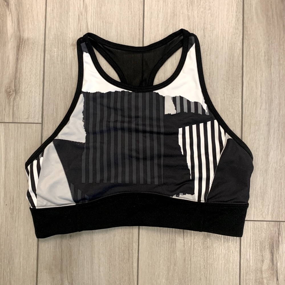 LUCY High Neck Sports Bra